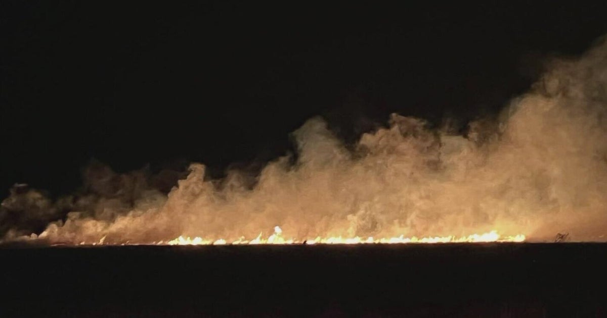 Two homes evacuated near brush fire in southeast Colorado - CBS Colorado