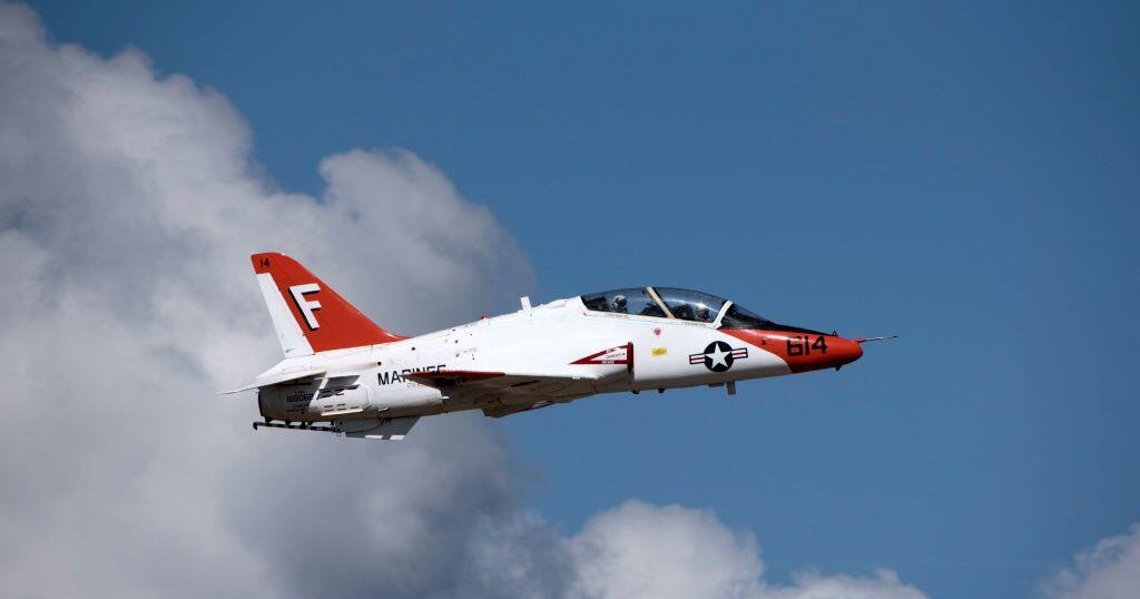 2 Navy pilots safely eject after training jet crashes in Mississippi