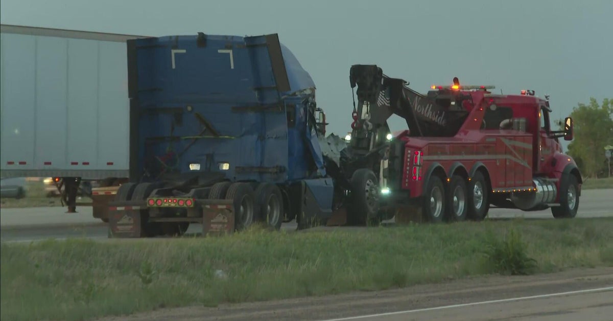 Southbound I-25 reopens after 2 semis crash - CBS Colorado