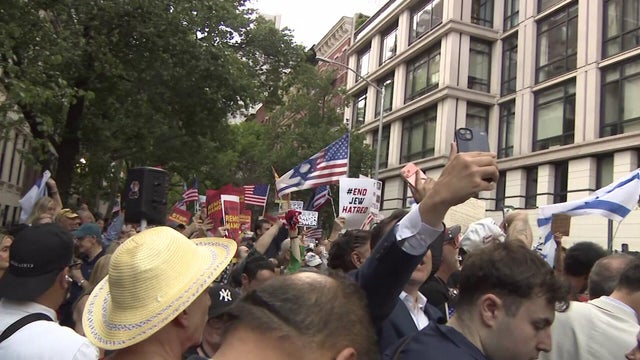 Protesters on NYC streets 