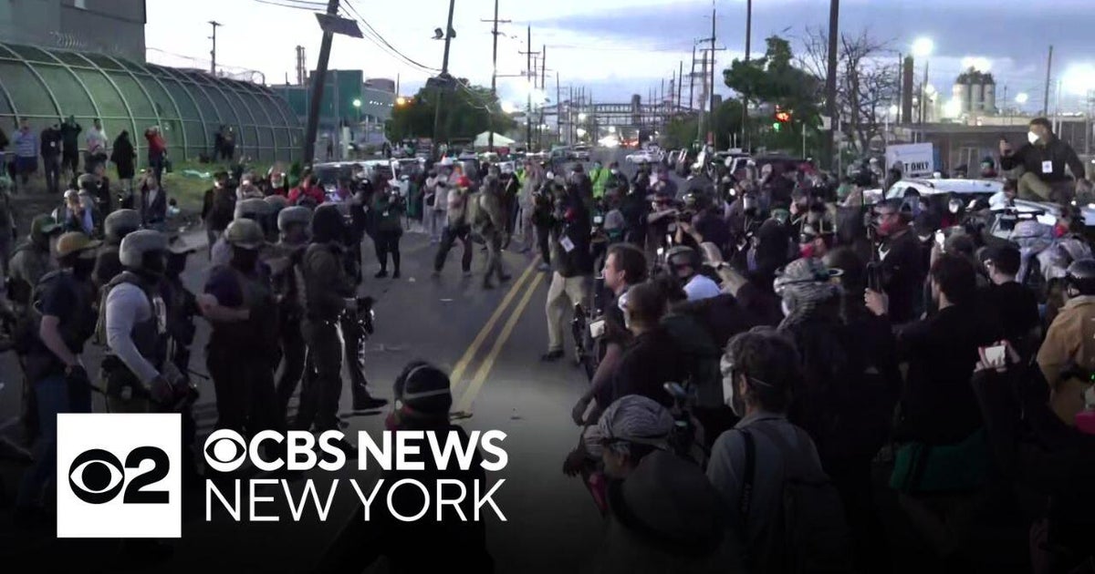 Protests continue at Newark's Delaney Hall ICE detention facility - CBS ...