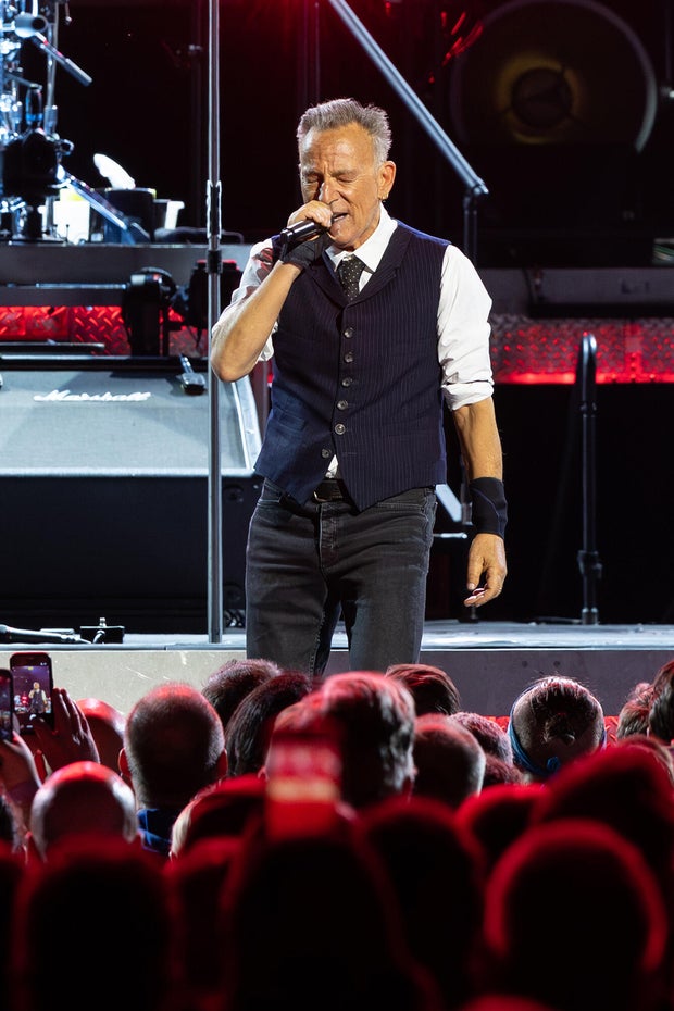 sm-gallery-bruce-springsteen-unitedcenter-chicago-042926-kirstine-walton-9.jpg 