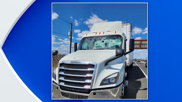 newark-plane-truck.jpg 