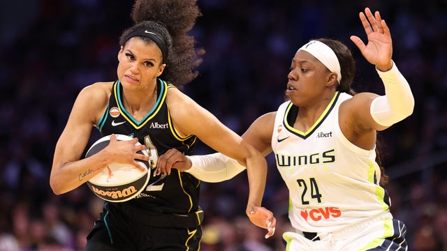 Dallas Wings v Los Angeles Sparks 