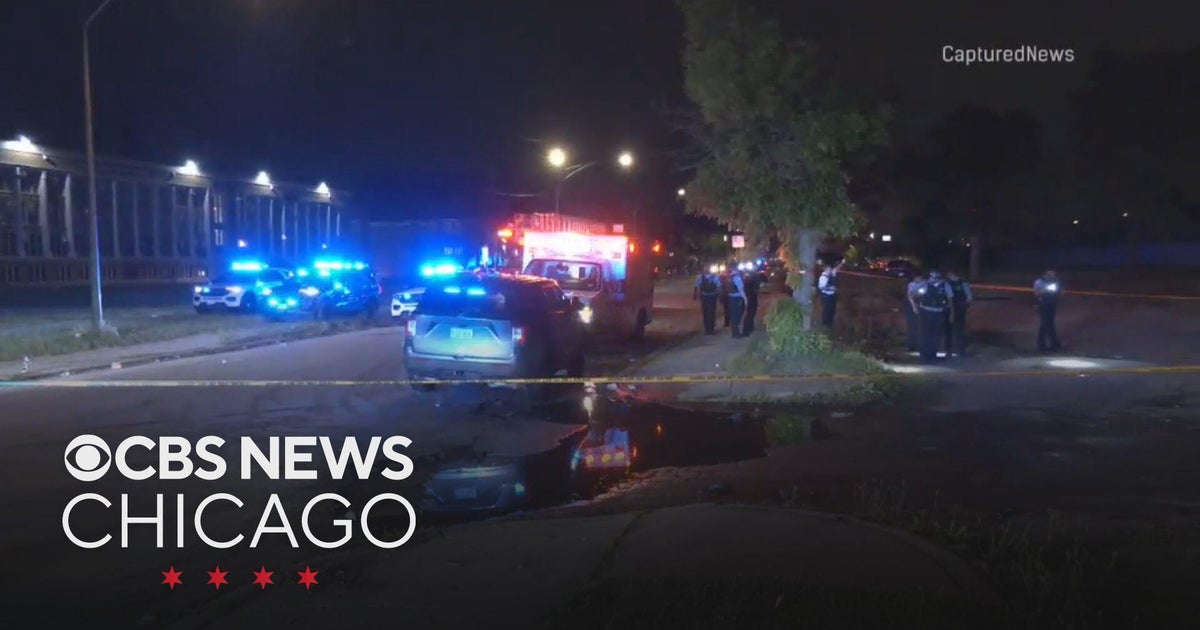 Chicago Police investigate two Bronzeville shootings that wounded 7 people