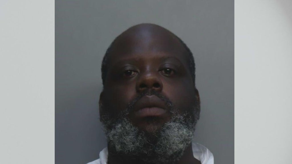 South Florida man charged in shooting death outside Miami Beach sports bar to remain in jail