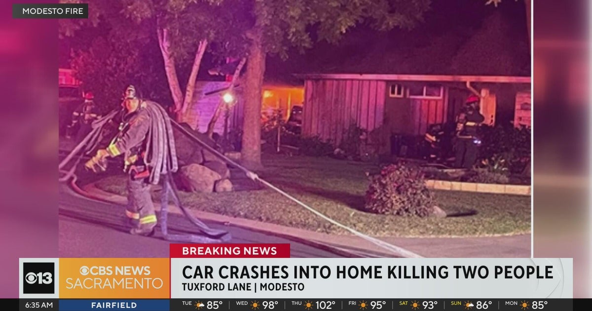 Car crashes into Modesto home, 2 dead