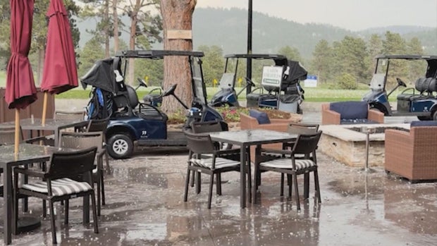 golf-hail-at-tournament-10pkg-frame-588.jpg 