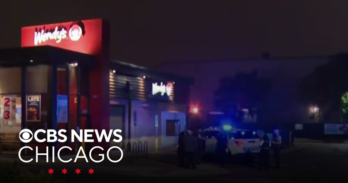 Police investigating 3 fast food restaurant robberies in Chicago overnight