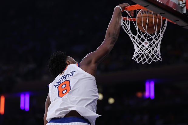 Knicks rally from 29 points down to beat Spurs 107-106