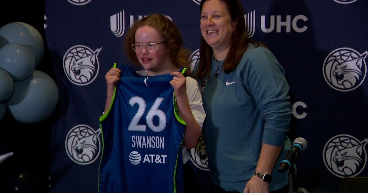 Young Special Olympians sign one-day contracts with Minnesota Lynx