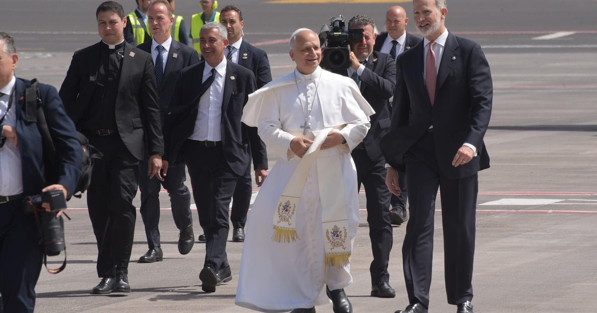 Pope Leo XIV leaves papal plane after technical problem is detected