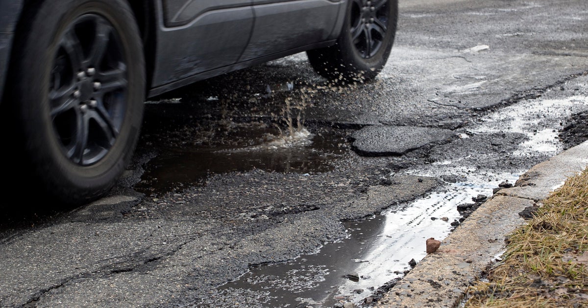 Miami-Dade residents sign petitions to help eliminate potholes damaging cars