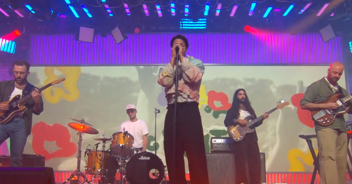 Saturday Sessions: Young the Giant performs "Different Kind of Love"