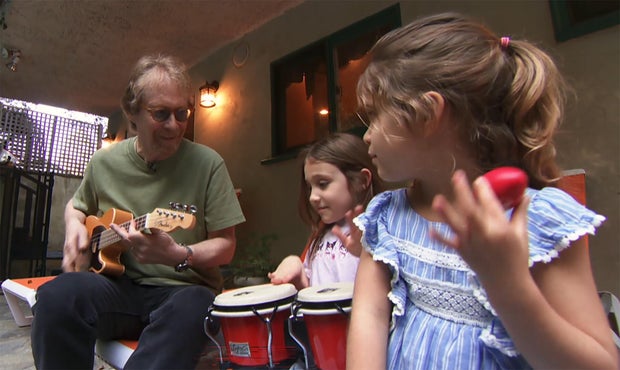 jamming-with-the-mumy-family.jpg 
