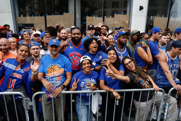 NY Knicks Parade To Engulf Downtown With Fans, Cops, Confetti