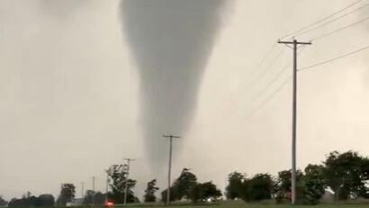 tornado-somwhere-2.jpg 