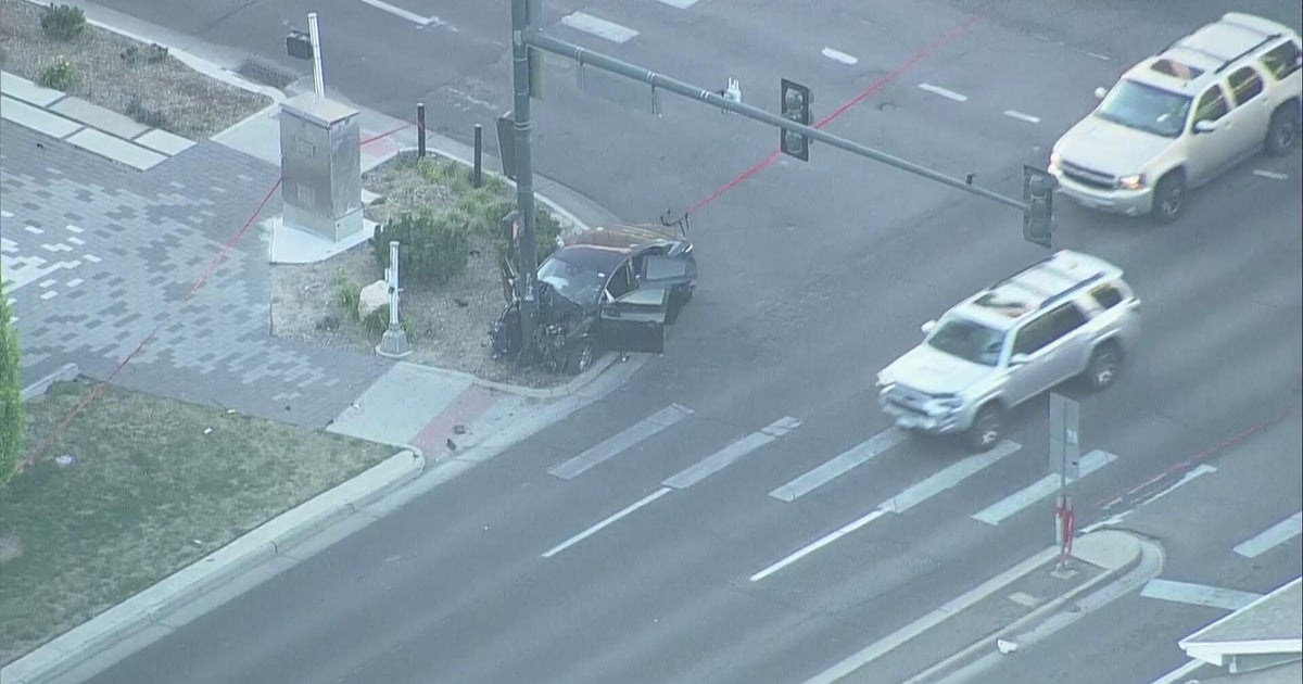 Denver police investigate crash at 9th and Colorado Boulevard