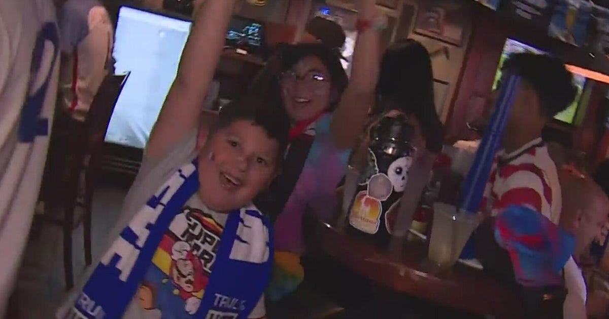 Modesto soccer fans pack bar to watch Team USA defeat Australia