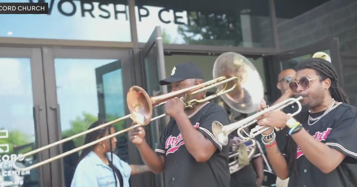 Mark Cuban's non-profit, North Texas church host 3,000 dads for Father's Day