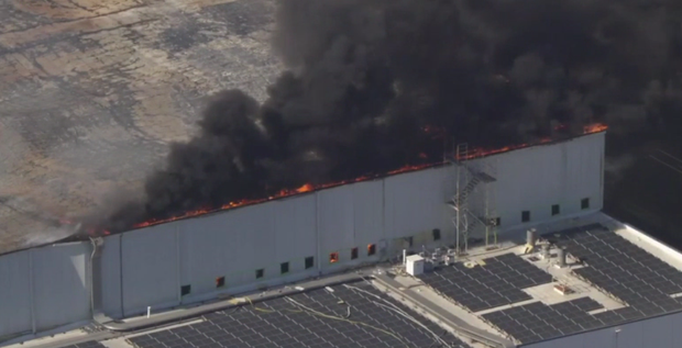 Smoke concerns grow in L.A. as warehouse fire burns for 4th straight day