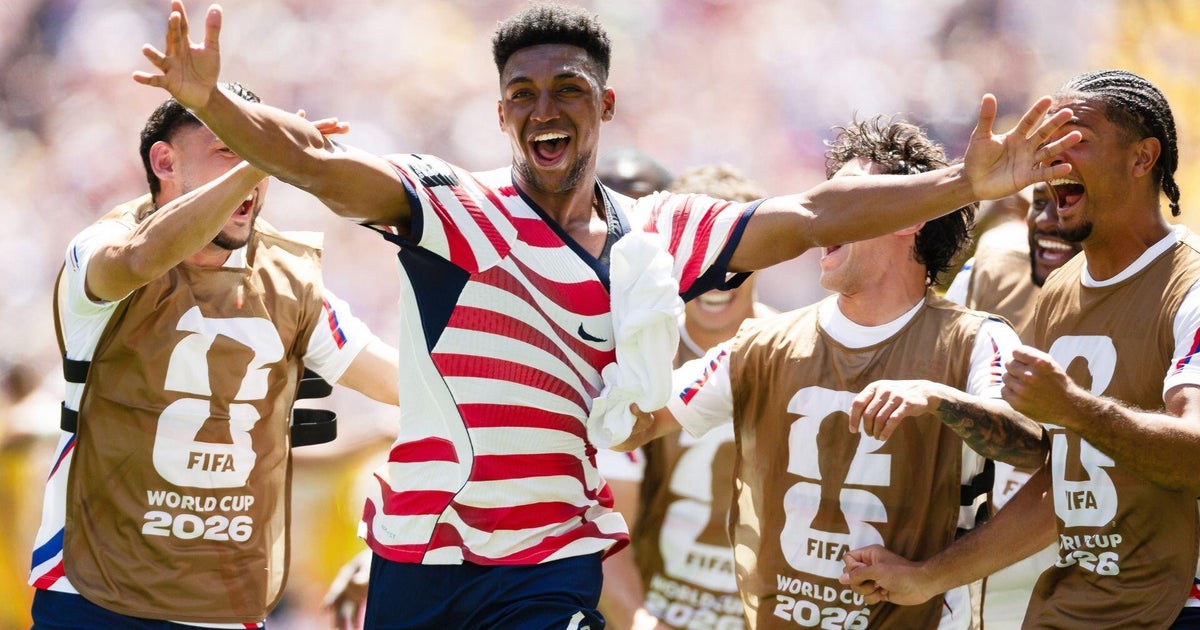 Charlie Davies "on cloud nine" as USMNT defeats Australia, advancing to World Cup knockout round