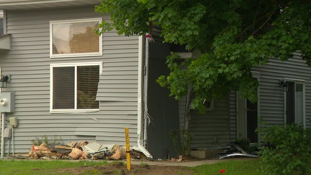 hl-5-woodbury-car-into-houses-wccoapn0.jpg 