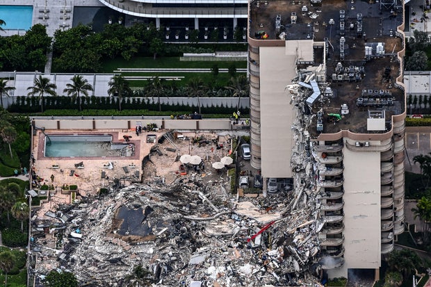 TOPSHOT-US-COLLAPSE-BUILDING 