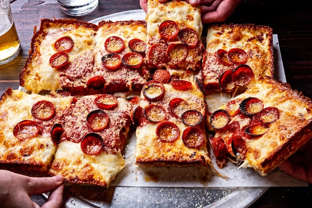 Casual Dining Story on Detroit Pizza 