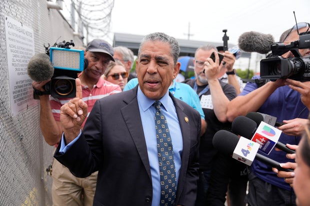 Adriano Espaillat 