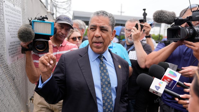Adriano Espaillat 