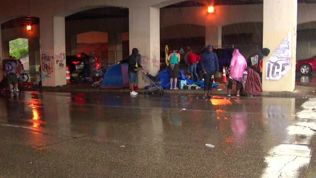 10p-pkg-mpls-encampment-wccoaq57.jpg 