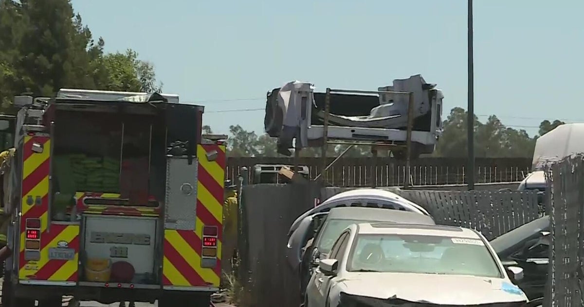 Several vehicles burn in fire at Rio Linda auto yard