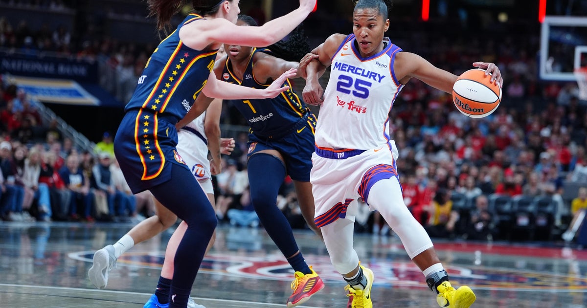 WNBA отстрани Алиса Томас за удар в гърлото на Кейтлин Кларк