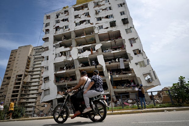 TOPSHOT-VENEZUELA-EARTHQUAKE 