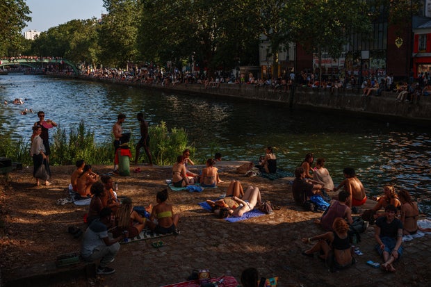 TOPSHOT-FRANCE-WEATHER-CLIMATE-HEATWAVE 