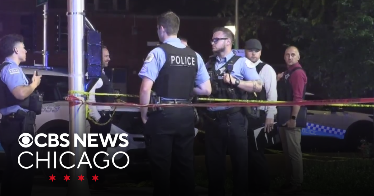Man found shot to death on side on Chicago's South Side - CBS Chicago