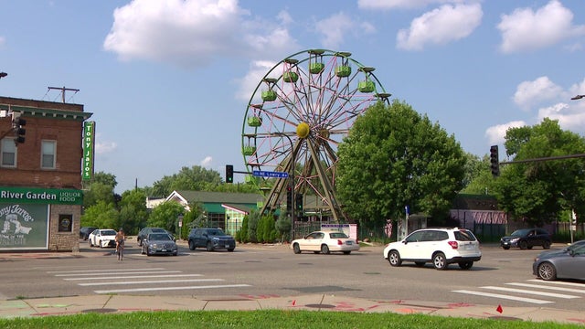 raw-mon-betty-dangers-country-club-ferris-wheel-for-sale-broll-berg-063026.jpg 