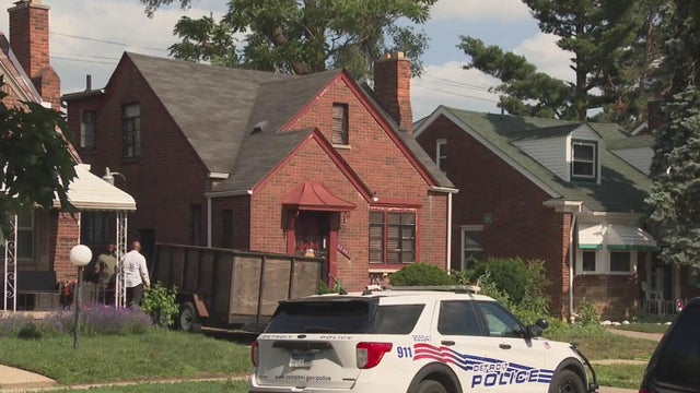 Man surrenders after hours-long barricade situation in Detroit 