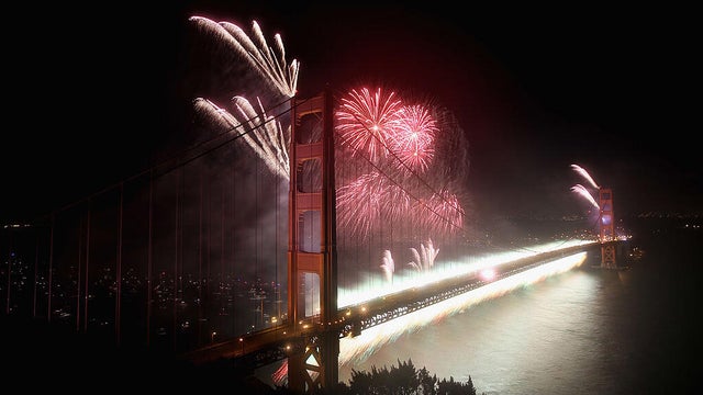 golden-gate-bridge-2012-fireworks-145374829.jpg 