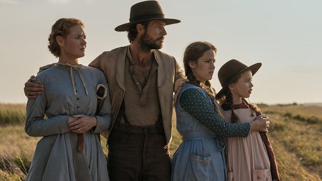 little-house-on-the-prairie-family-portrait-a-netflix-1280.jpg 