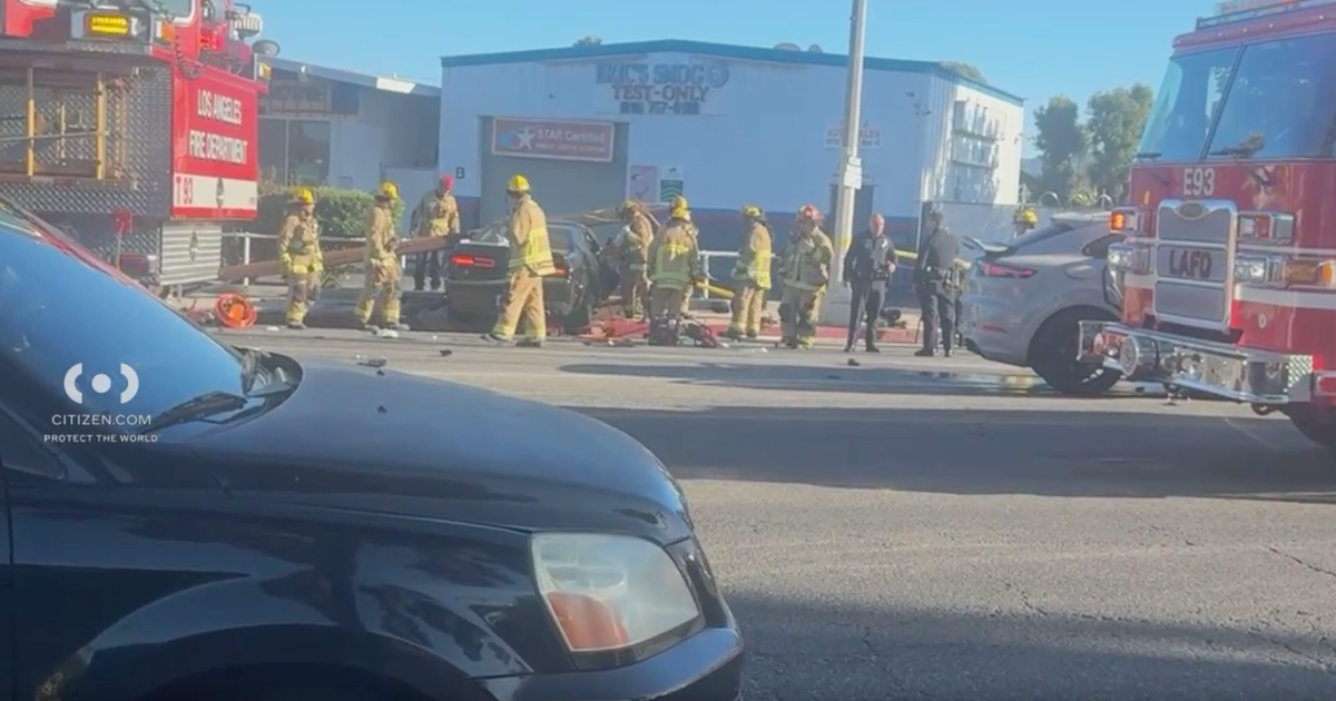 Encino multi-vehicle crash leaves 1 dead, 1 injured after power pole falls onto car