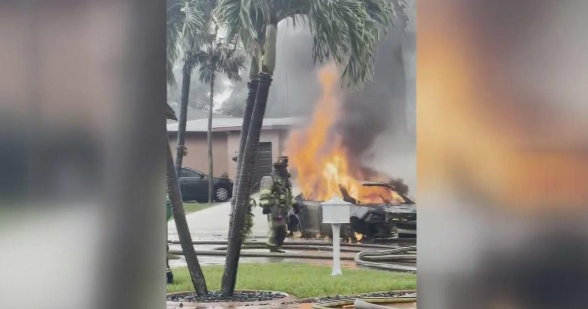 Lightning strike ignites vehicle over gas leak in Miramar neighborhood, alarming residents: 