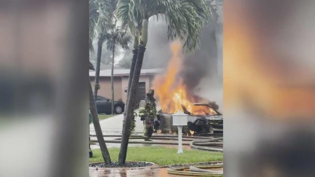 cbsmiami-miramar-car-fire-1.jpg