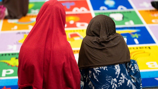 students-with-hijabs.jpg 