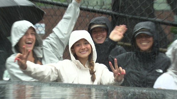 Noah Kahan fans 