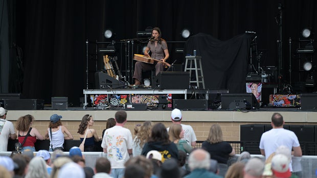 ed-spinelli-summerfest-w1d2stephstrings.jpg 