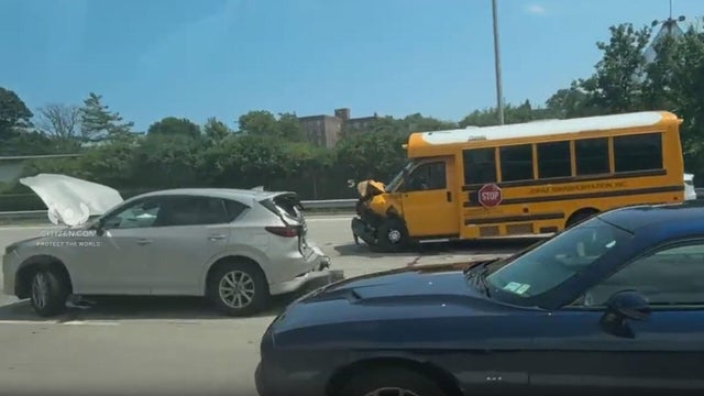 staten-island-school-bus-crash-1.jpg 