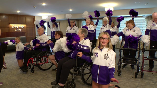 5p-pkg-womn-senior-cheerleaders-wccoautj.jpg 