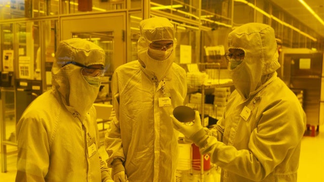 device-fabrication-in-the-cleanroom-0.jpg 